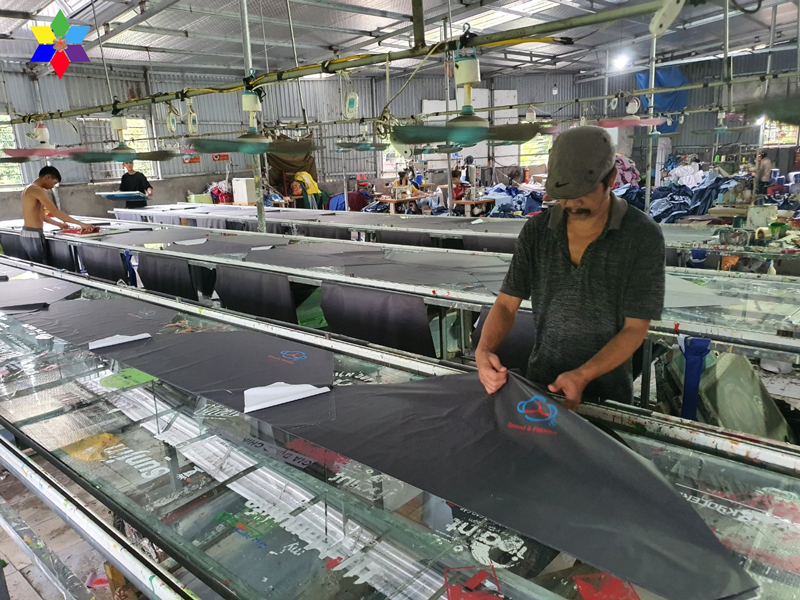 Xưởng may áo mưa phong cách in thương hiệu tại TPHCM Xưởng may áo mưa phong cách in thương hiệu tại TPHCM