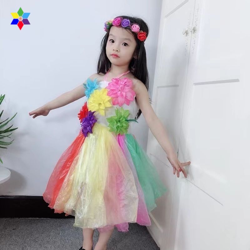 5 mẫu trang phục tái chế từ áo mưa