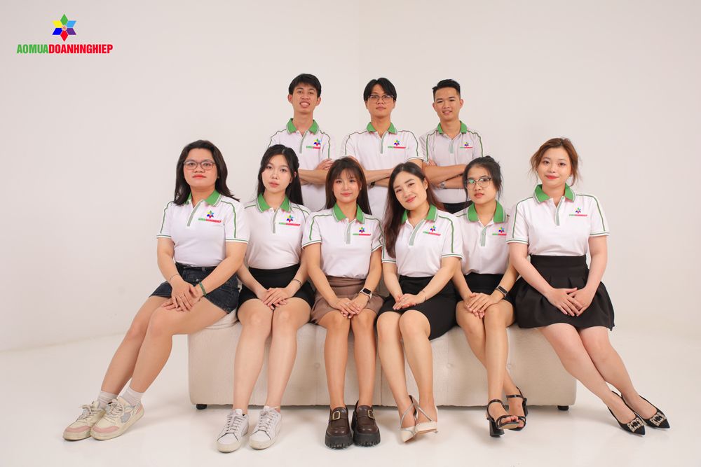 Nhân viên tại xưởng Áo Mưa Doanh Nghiệp