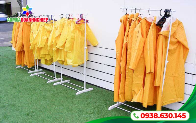 Bạn cần giữ áo mưa ở nơi khô ráo, tránh bị ẩm mốc và hư hỏng