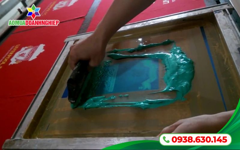 Bước 3: Đặt áo mưa vào vị trí in