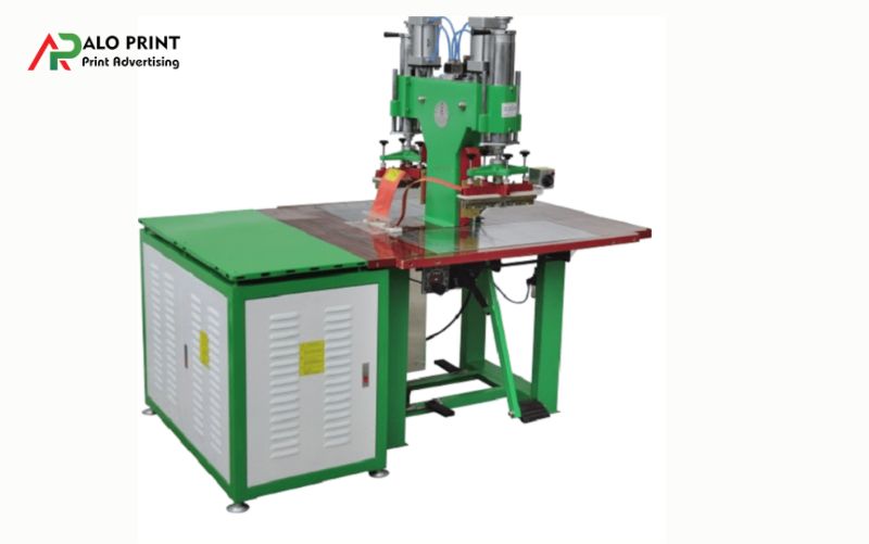 In phủ keo chống thấm trước khi in logo