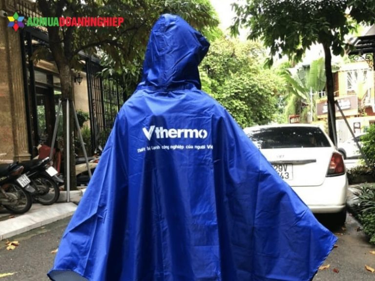 Những lưu ý quan trọng khi đặt làm áo mưa in logo làm quà tặng doanh nghiệp