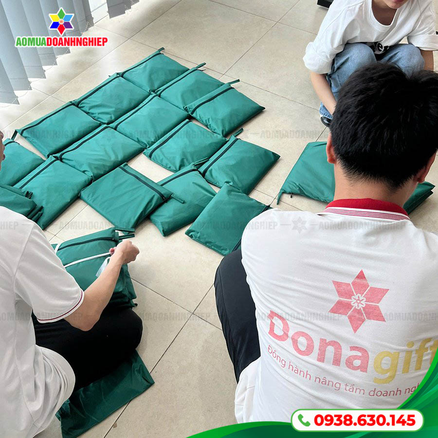Kiểm tra thiết kế và gia công áo mưa G-A Group