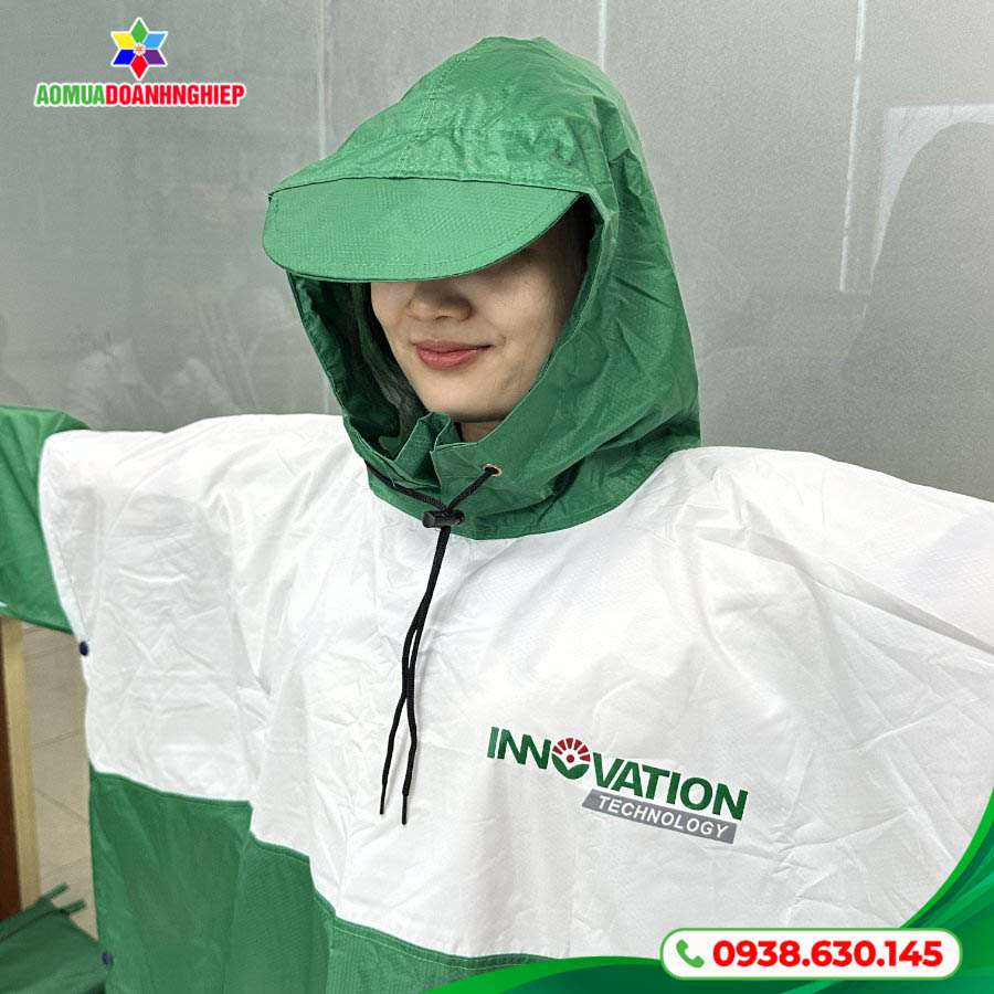 Thành phẩm trong quá trình kiểm tra áo mưa Innovation Technology