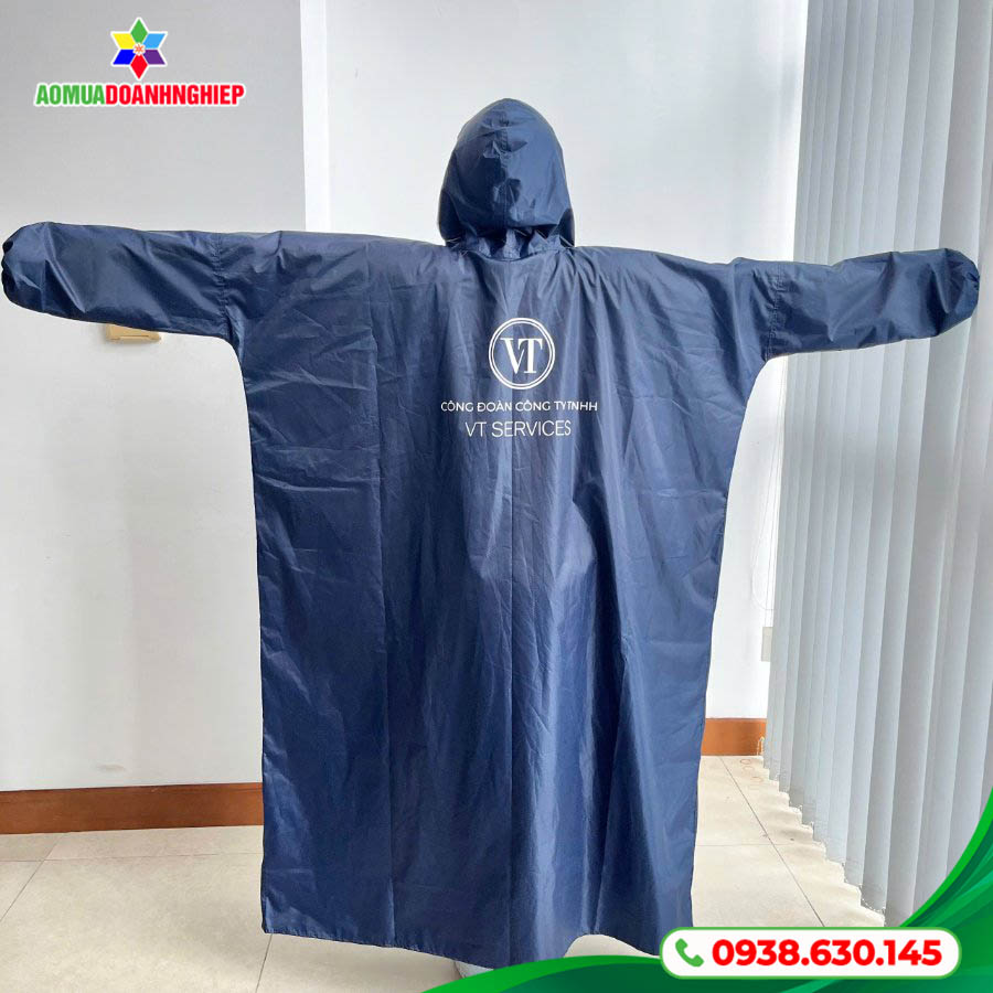 Đóng gói và chuẩn bị giao nhận áo mưa VT Services