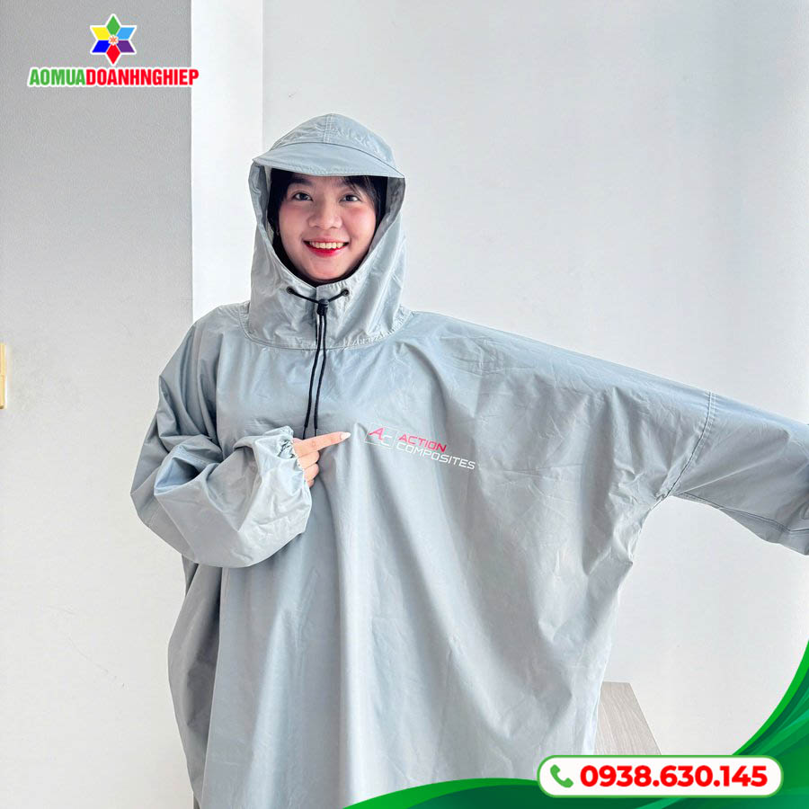 Kiểm tra vị trí in logo trên áo mưa